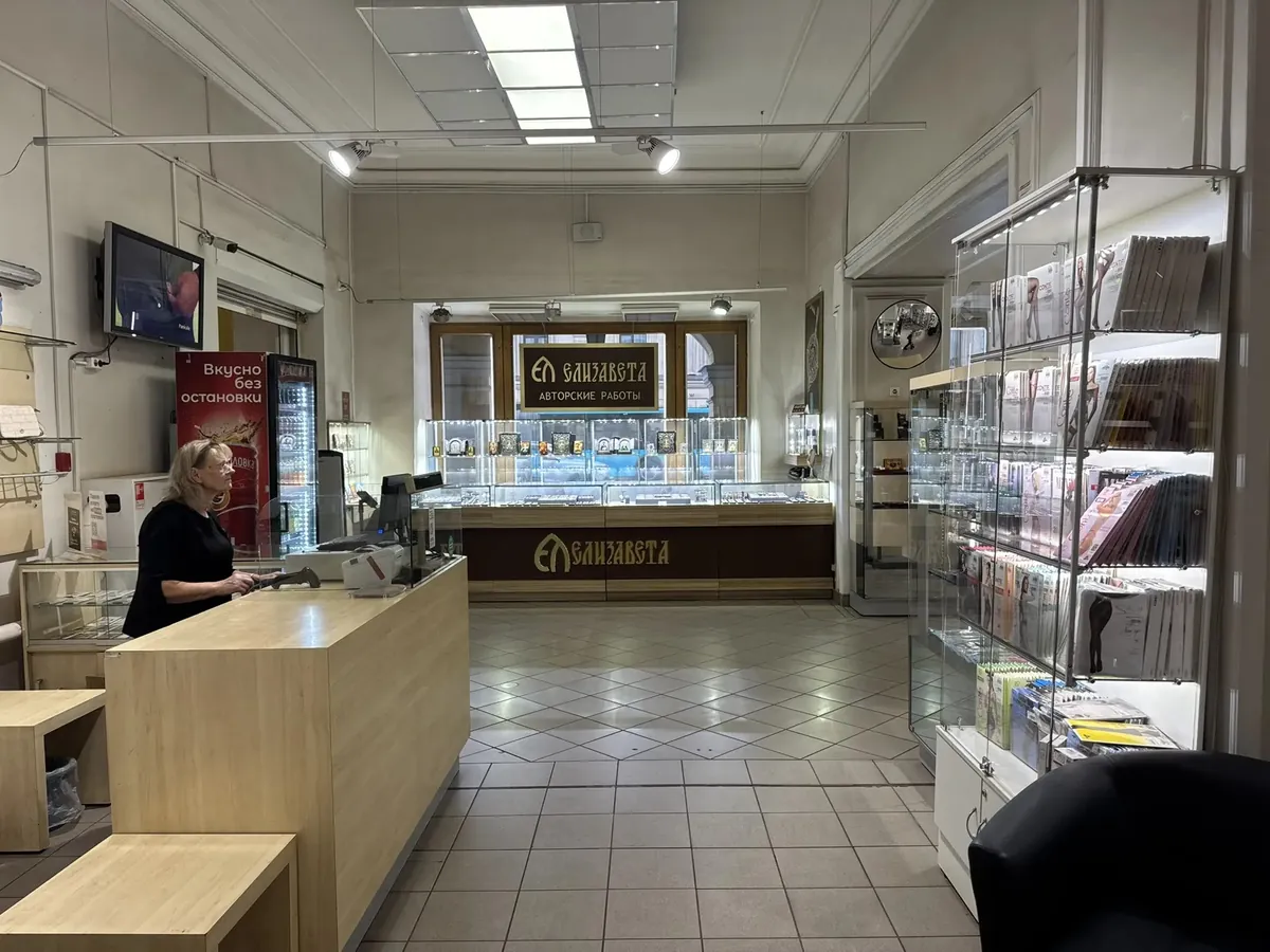 Jewellery department cash desk — before